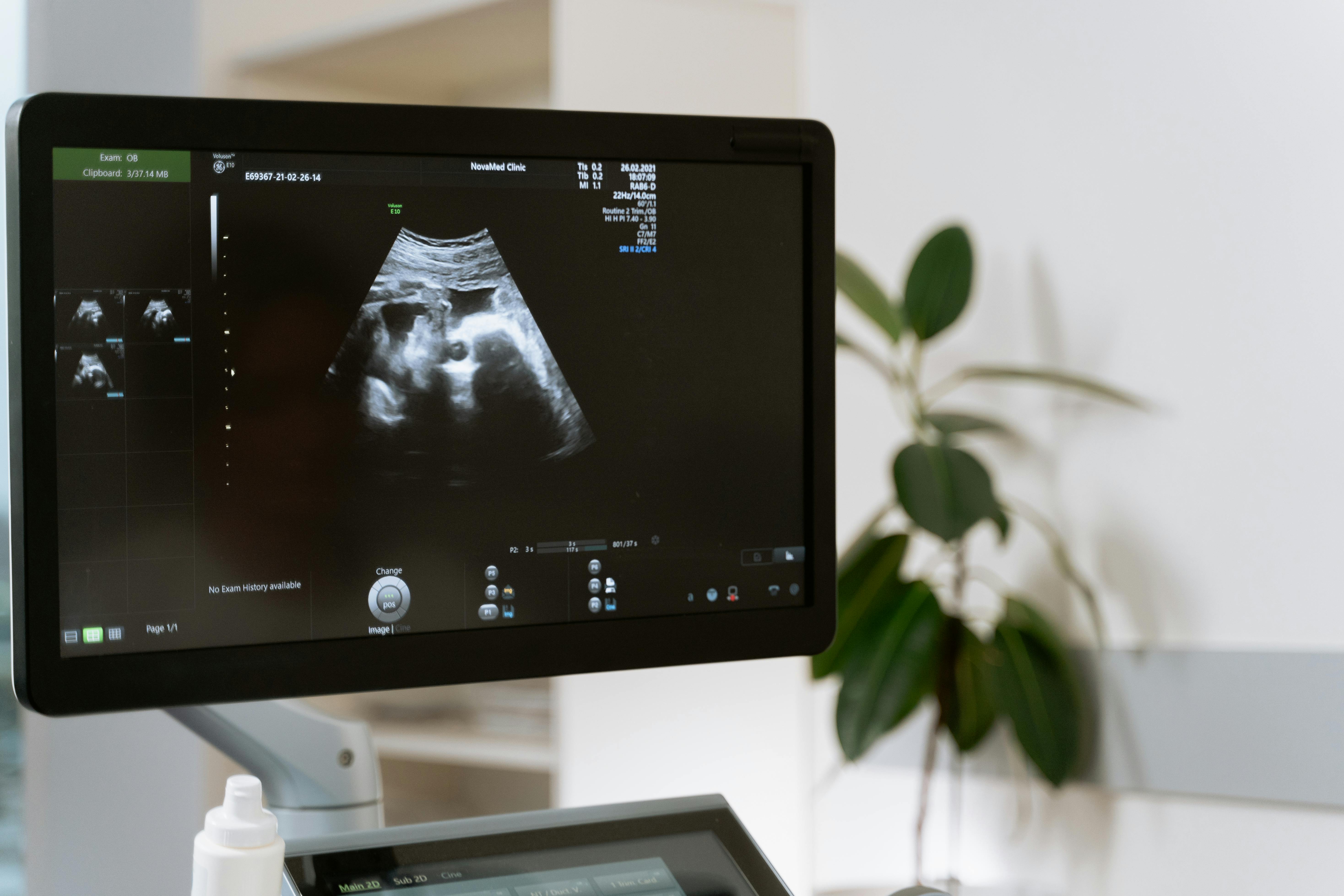 Medical imaging equipment and technician